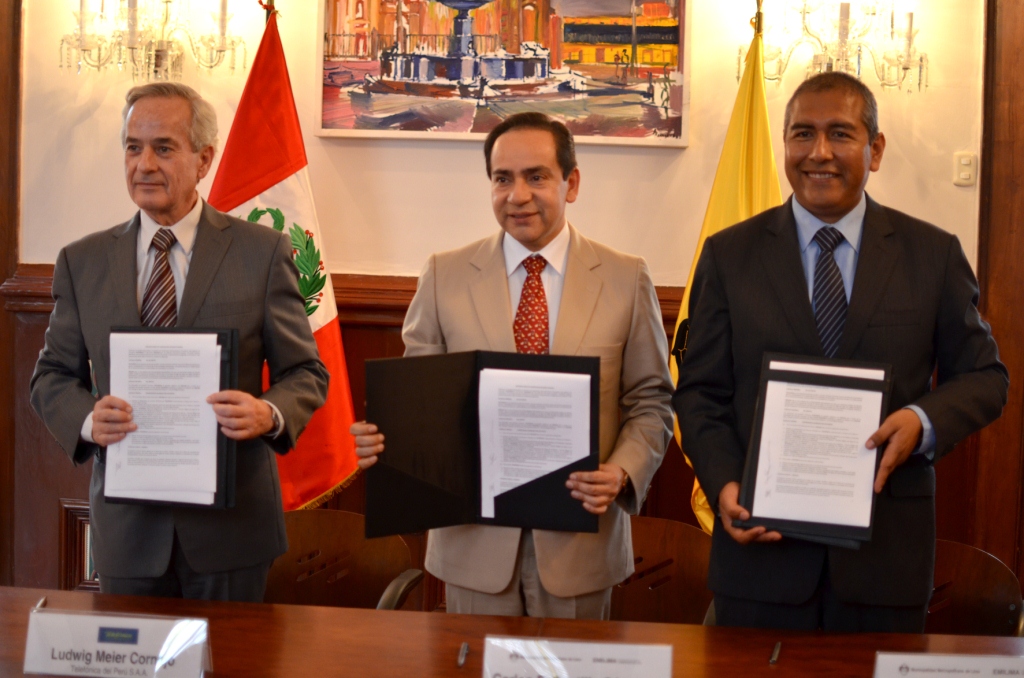 Firma de convenio entre Telefonica y EMILIMA 1